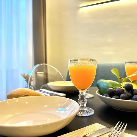Savoy Luxury Center Apartment *